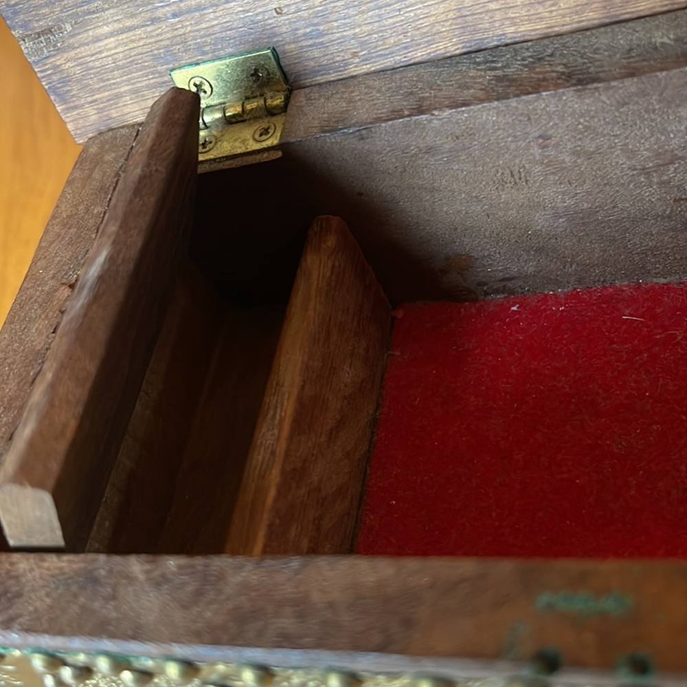 Wood treasure box - Picture 9 of 16